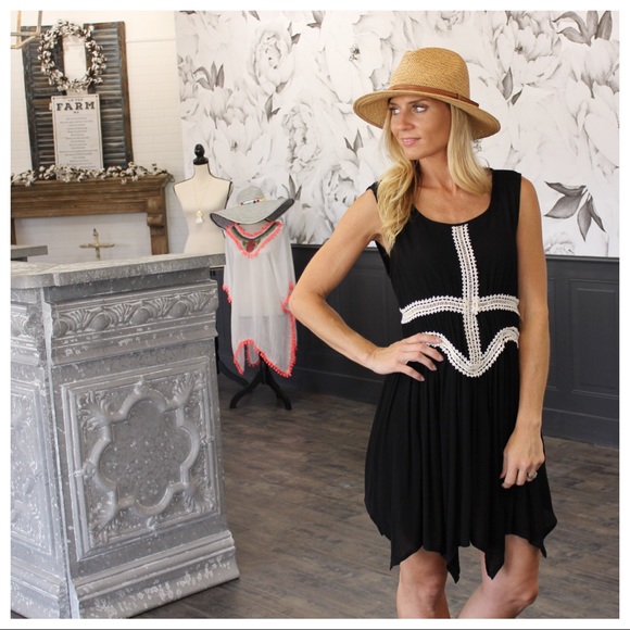 🌞SUMMER SALE🌞Black Lace Detail handkerchief Dres - Picture 3 of 5